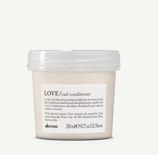 LOVE Curl Conditioner Protein-rich hair conditioner for curly hair